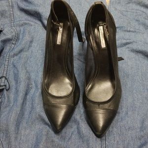Black pumps